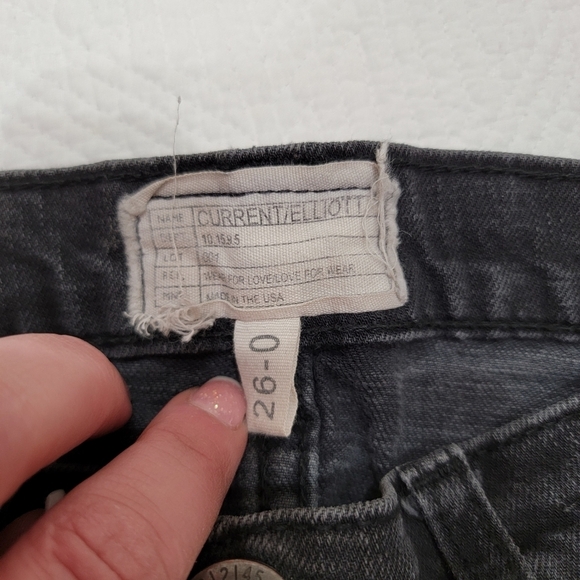 Current/Elliot shredded skinny jeans. - Picture 2 of 9